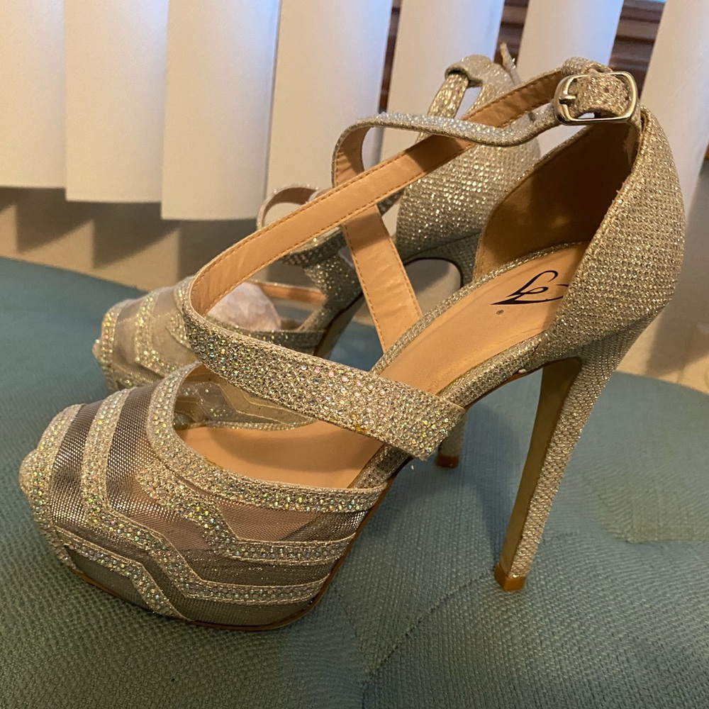 Stiletto silver/see through heels